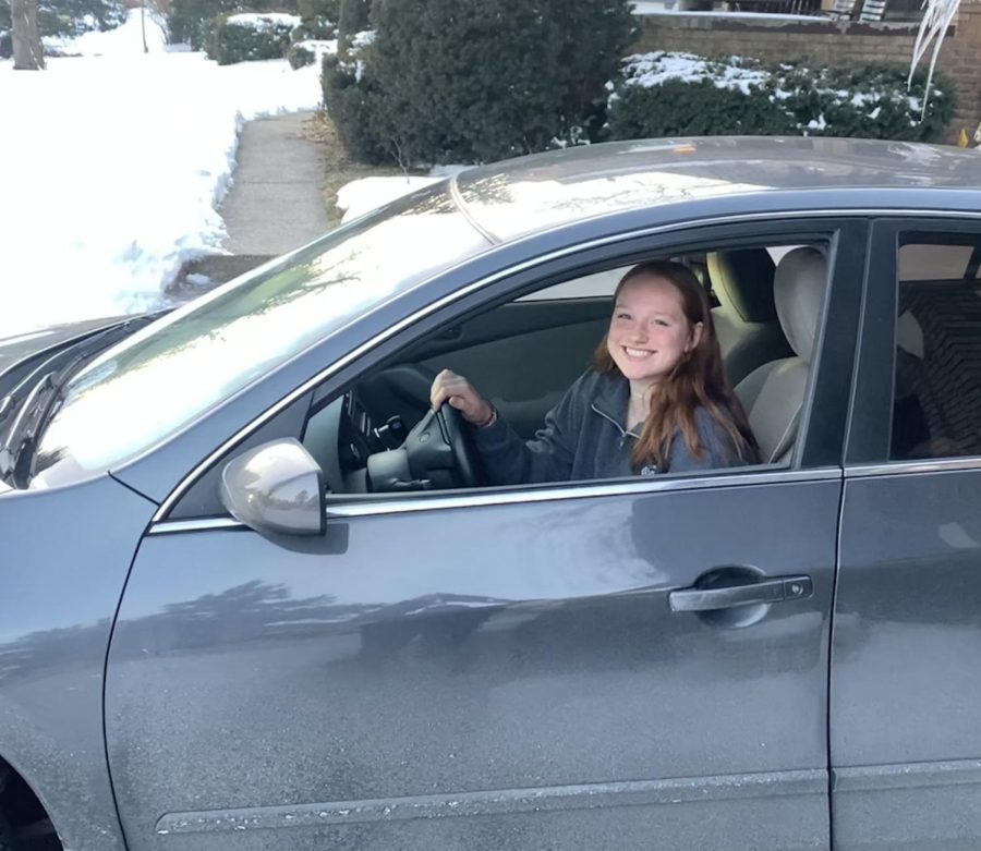 Sophomore+Emery+Moore+drivers+her+car+in+the+snow+for+one+of+the+first+times.+This+is+Moores+first+year+driving+in+the+snow+as+a+new+driver.+