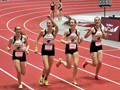 Edwards, Vatnsdal, Rocchio, and Matthews run their victory lap after finding out their placement in their heat. 