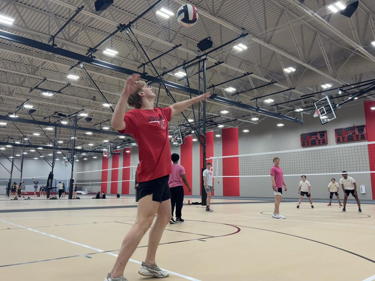 Students+participate+in+inaugural+volleyball+tournament