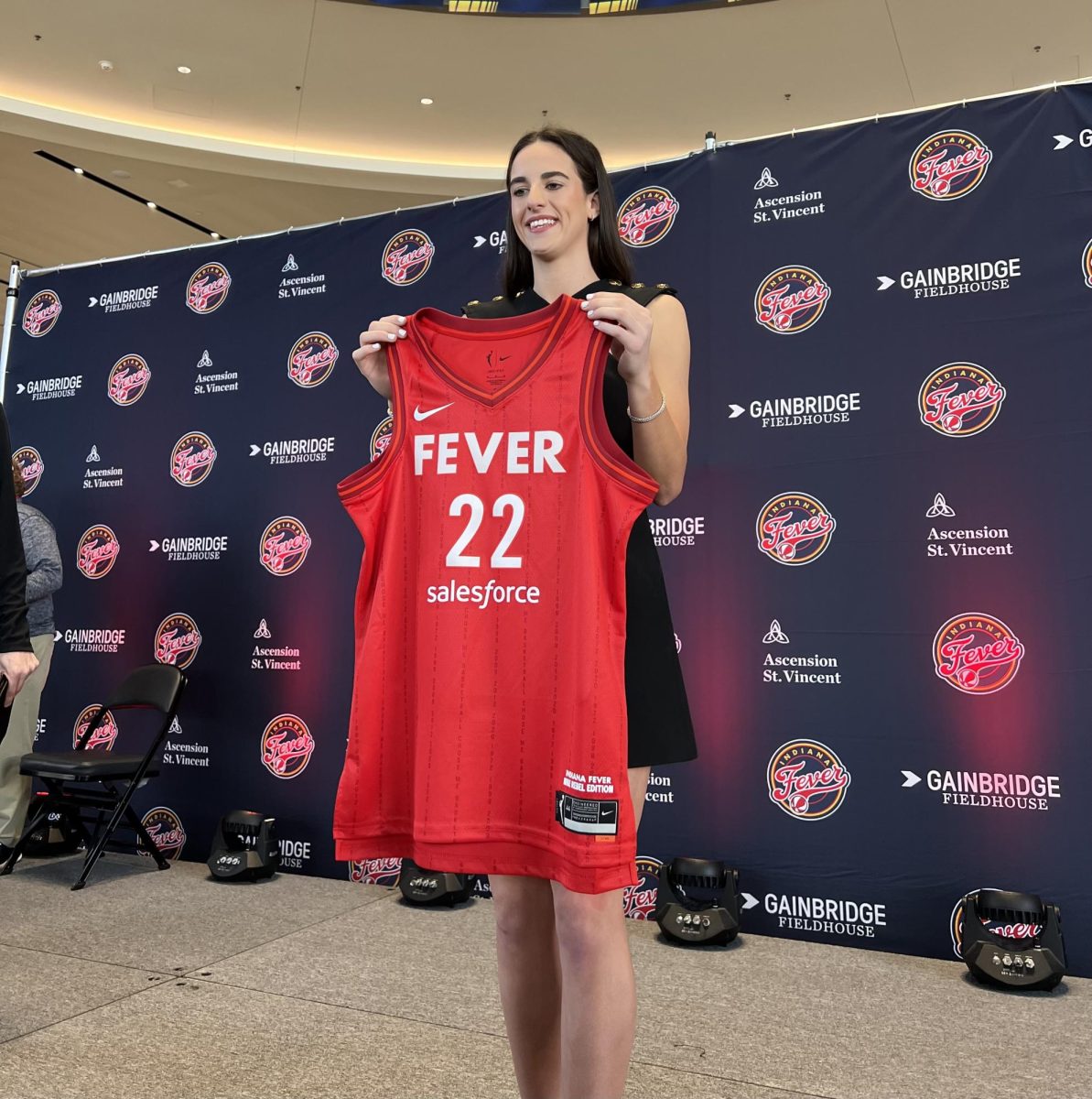 Fans thrilled, Clark signs with Fever