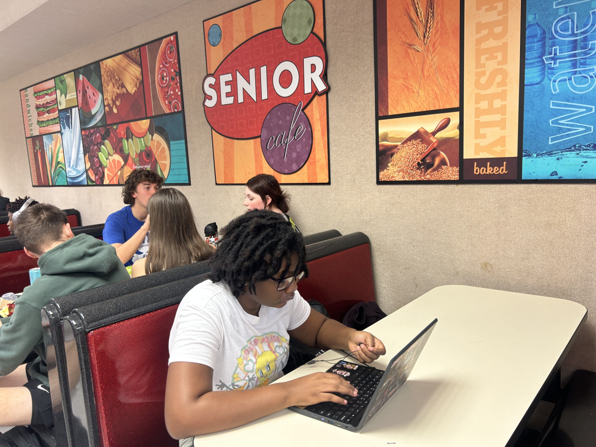 Senior works on applications during lunch. College applicaitons are the main reason why seniors are stressed during the first semester.