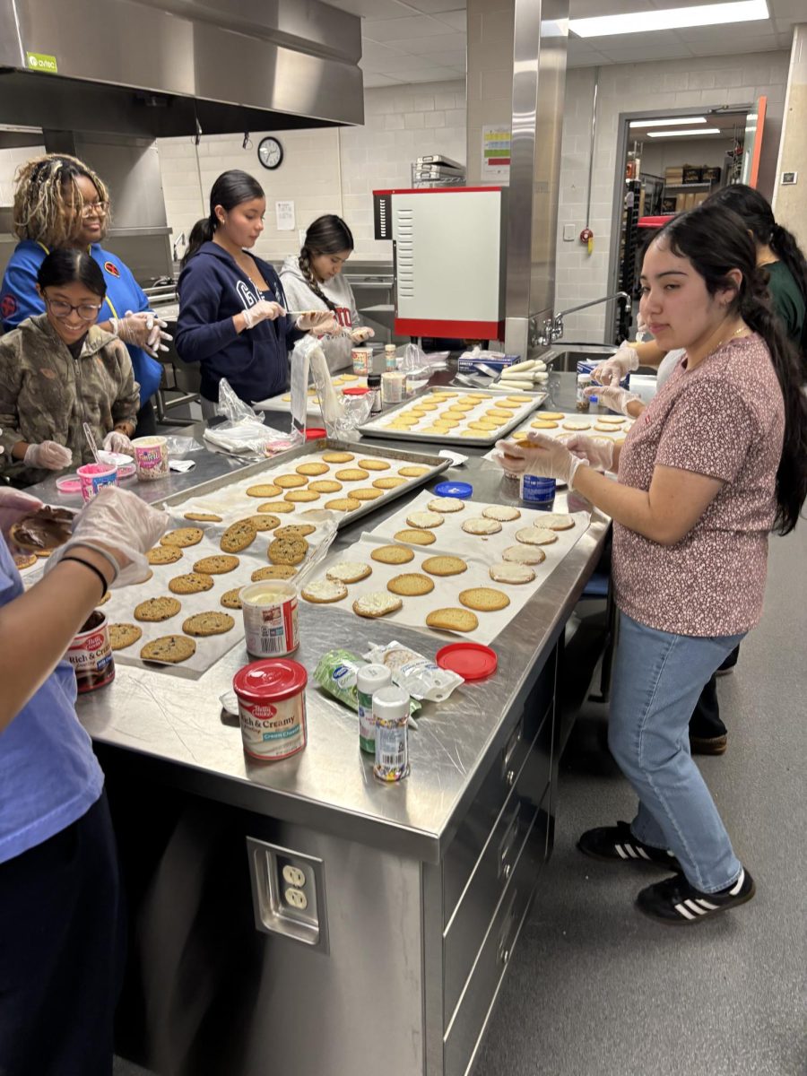 Hispanic Honors Society participates in the Dar Con Amor fundraiser. Students bake and decorate cookies to sell. Funds go to help less privileged families receive Christmas gifts. 
